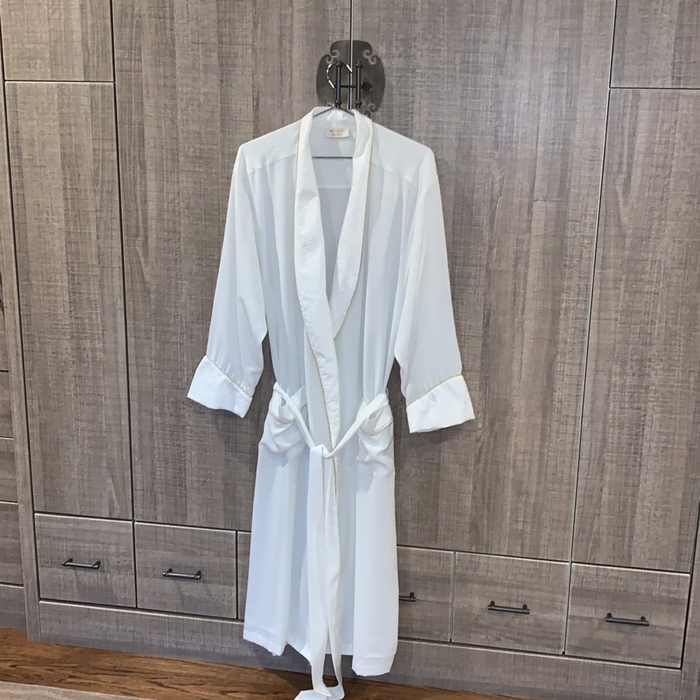 Victoria's Secret Vintage Robe With Gold Robe Trim - Picture 3 of 14